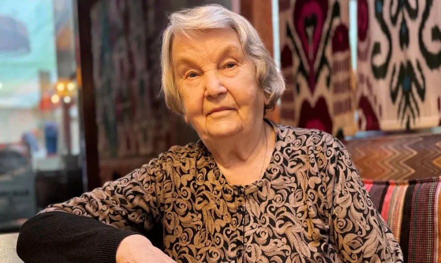 My Family Left Grandma Alone at a Restaurant to Ditch the Check—Too Bad They Messed with the Wrong Granddaughter